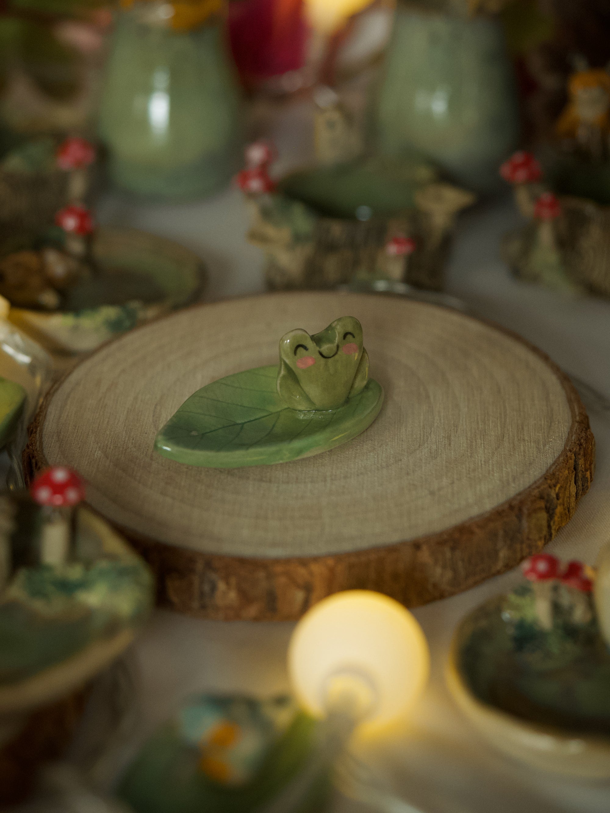 Frog Version 1 Leaf Trinket 4 length x 2.5 width (cm)