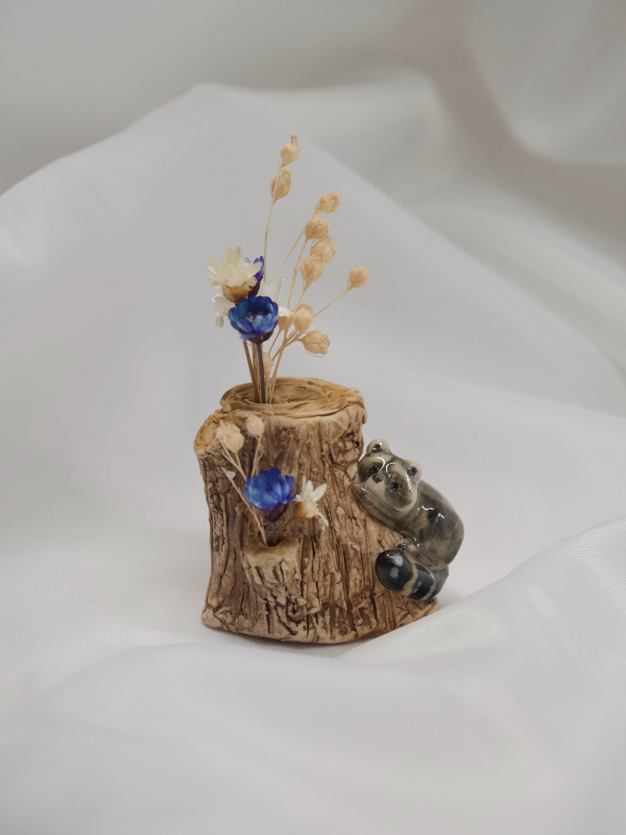 Made to order Raccoon Tree Dried Flower Totem ( end of October dispatch)