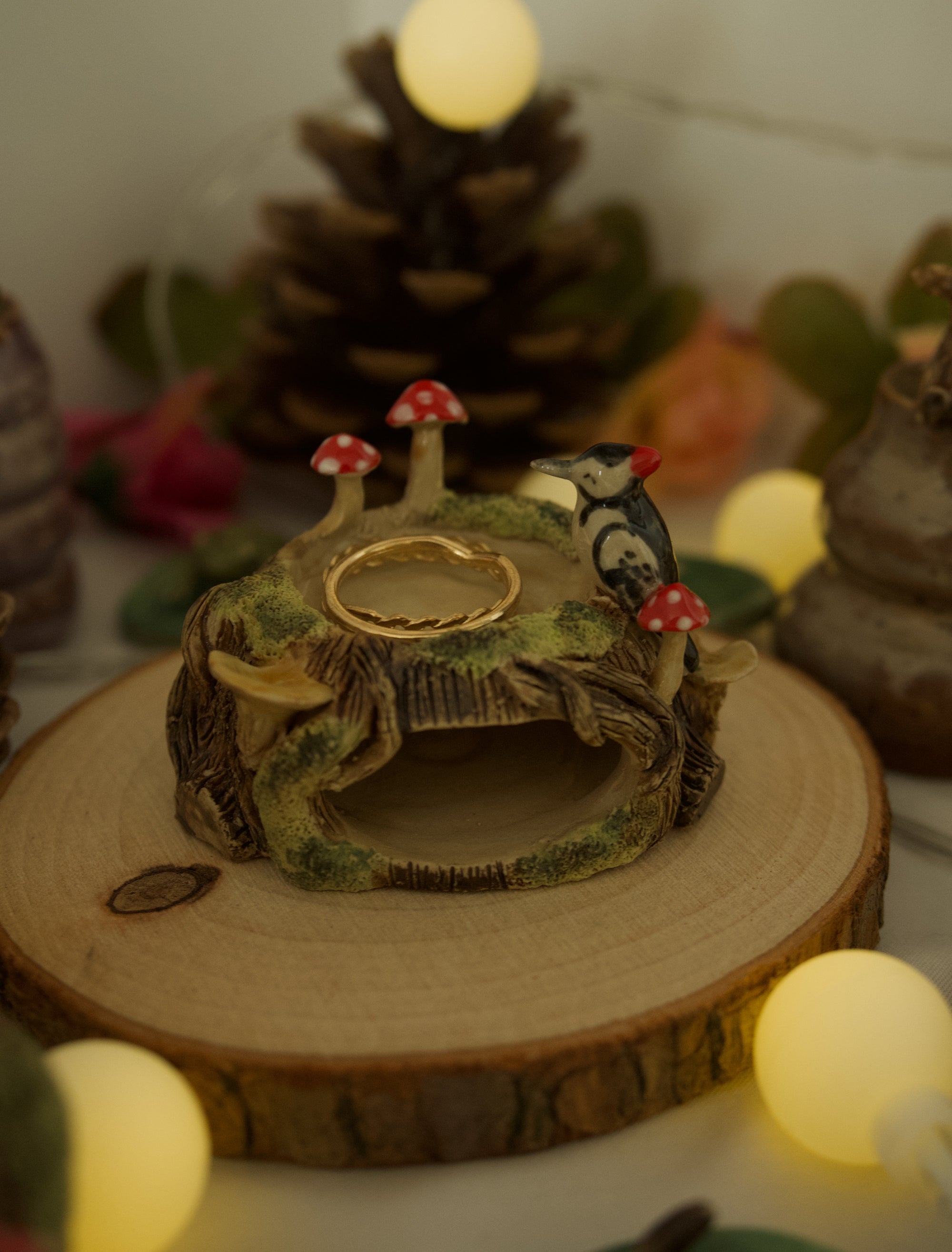 Woodpecker Tree Stump Trinket Holder (6 cm Width x 3cm Height)