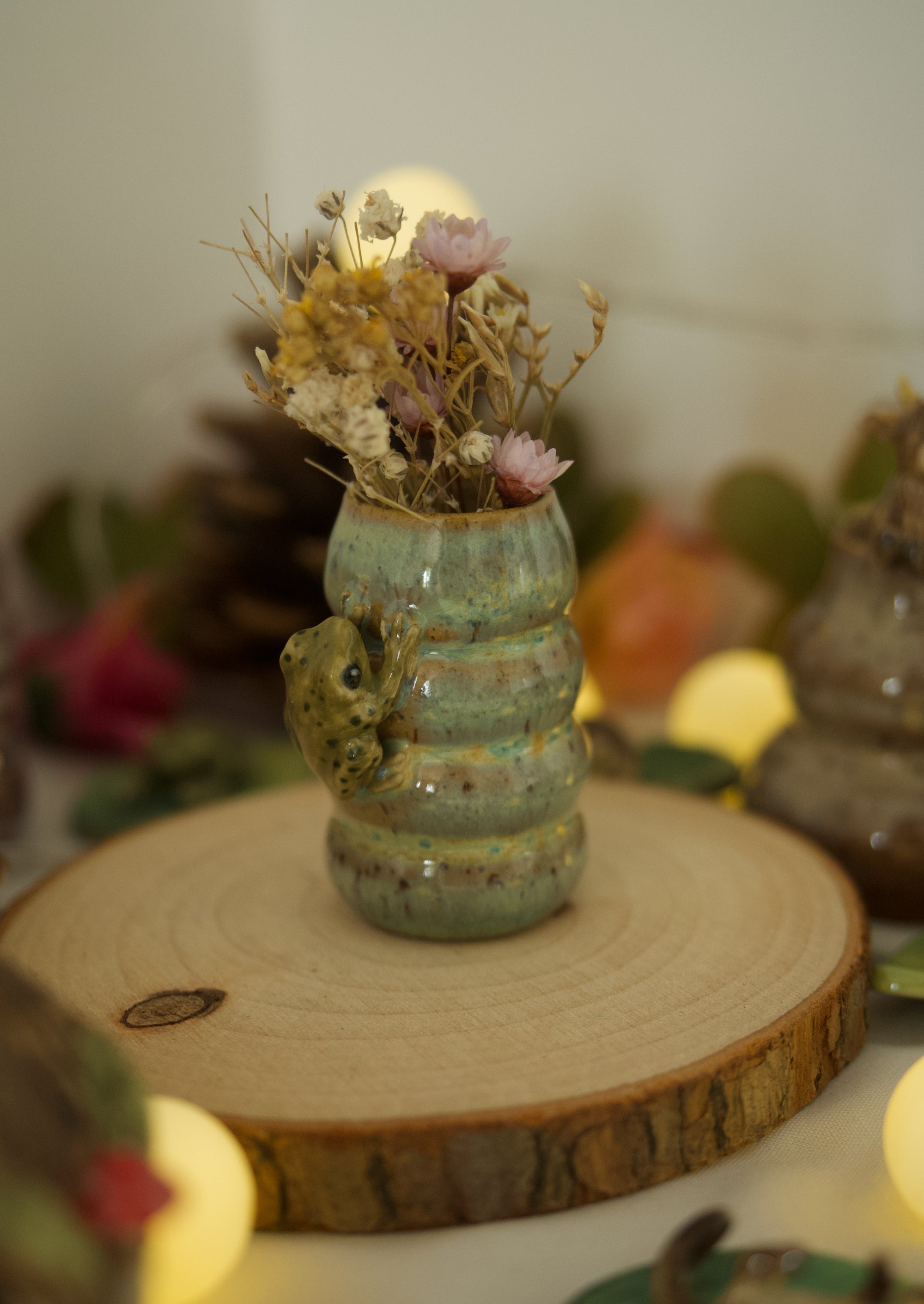 Frog Mini Wavy Vase (4cm Height)