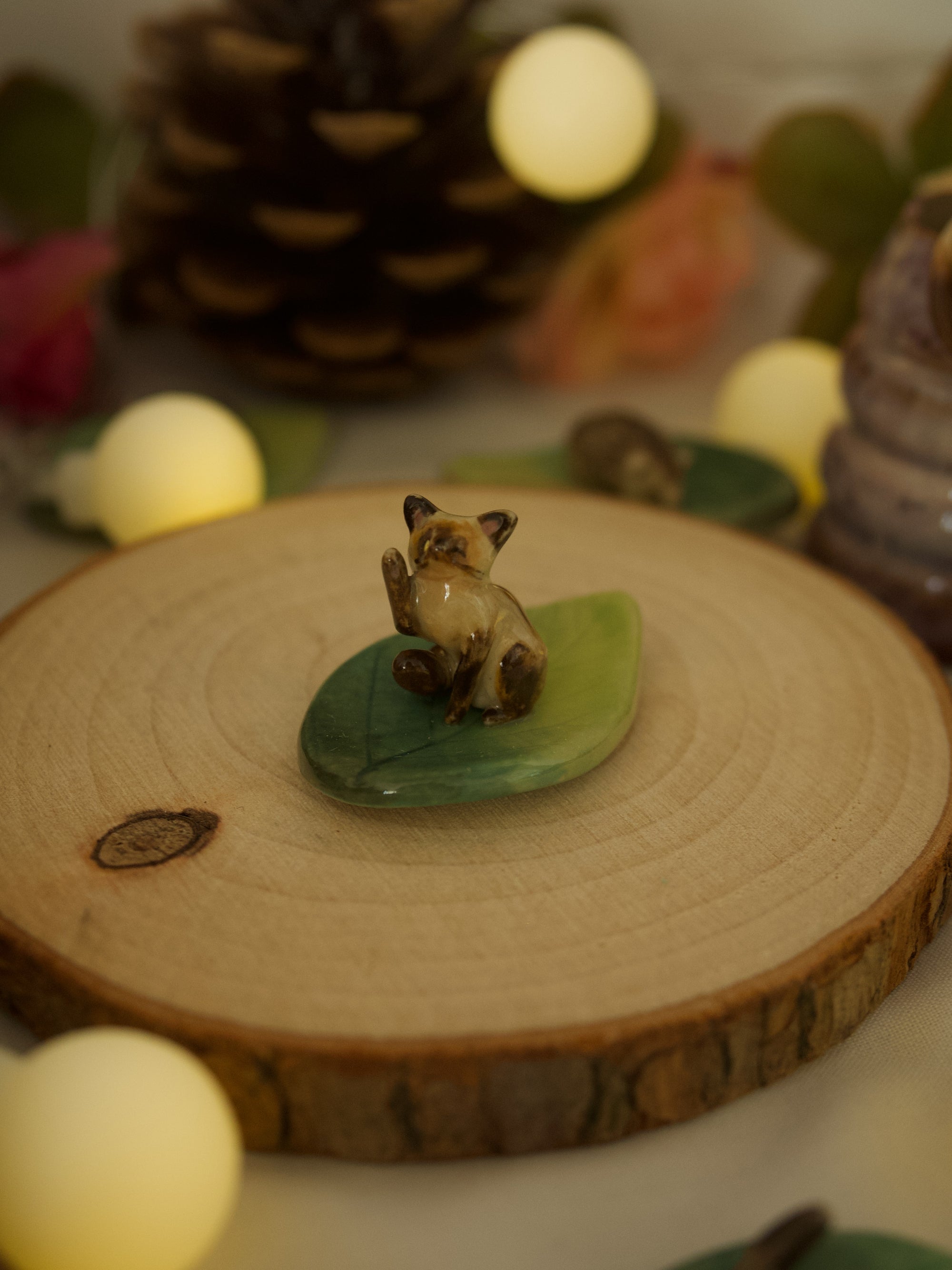 Siamese Cat Trinket 4 length x 2.5 width (cm)