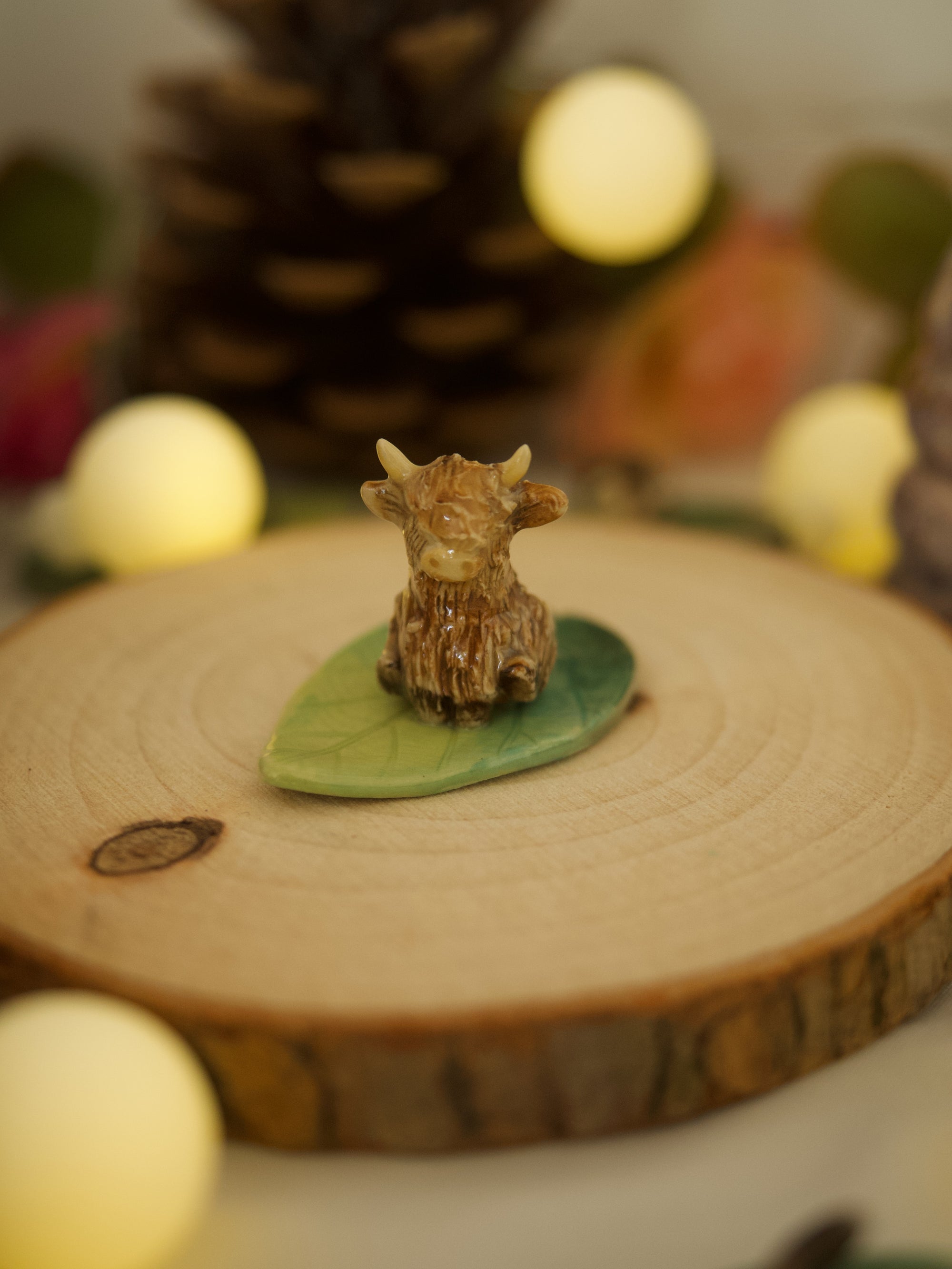 Sitting Cow Leaf Trinket 4 length x 2.5 width (cm)
