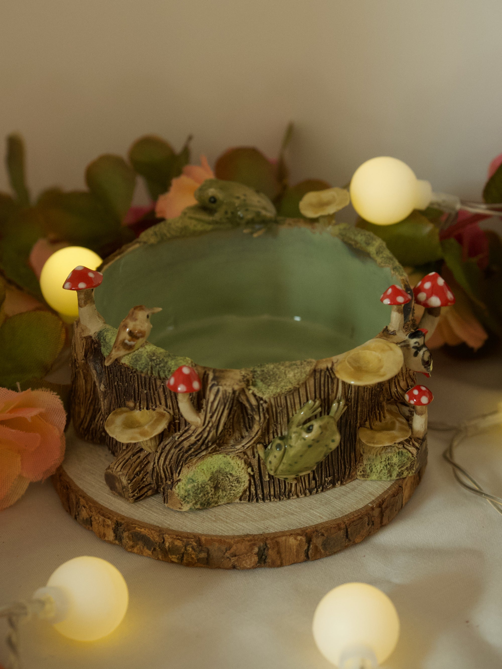 PRE ORDER FOR MID MARCH :Frogs and Birds Tree Stump Trinket (7cm Width x 3.5cm Height)