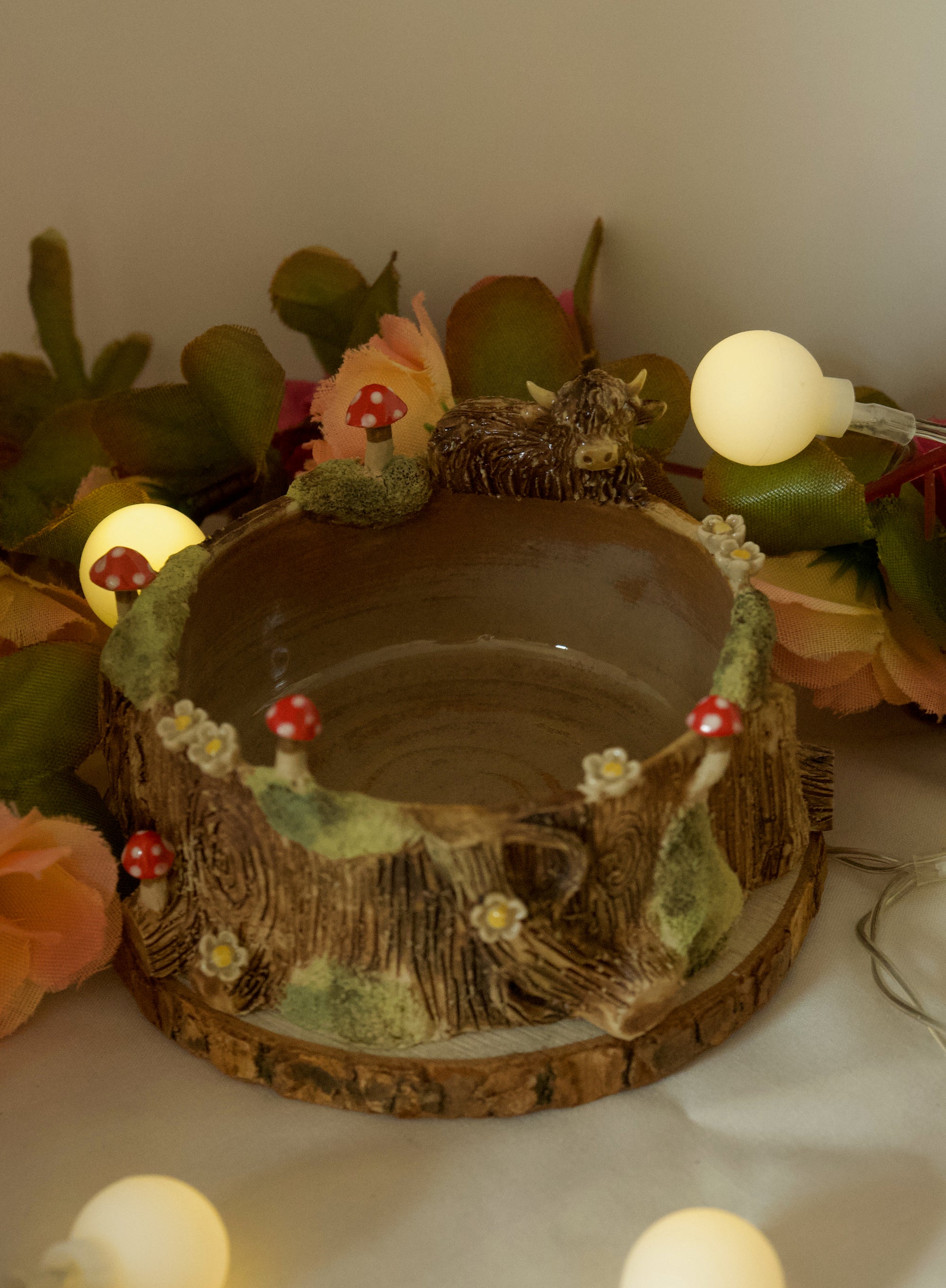 Highland Cow Tree Stump Trinket (7cm Width x 3.5cm Height)