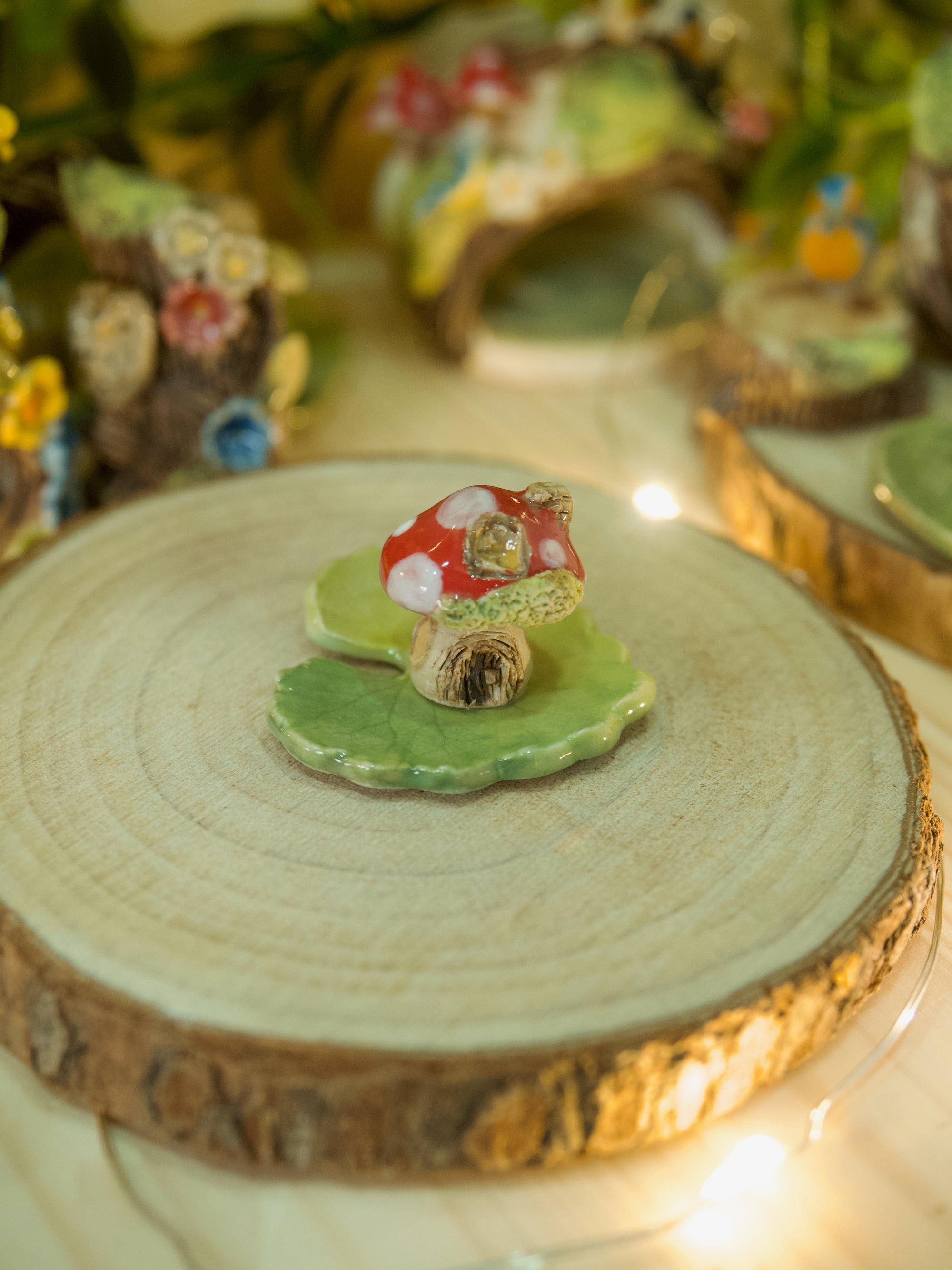 Tiny Leaf Trinket Mushroom House (3x3cm)