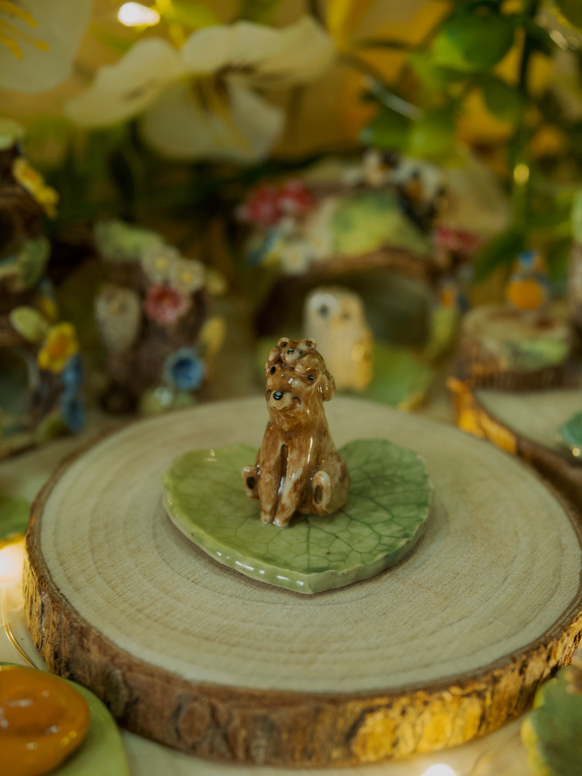 Tiny Leaf Trinket Mumma Bear and Cub (4x4cm)