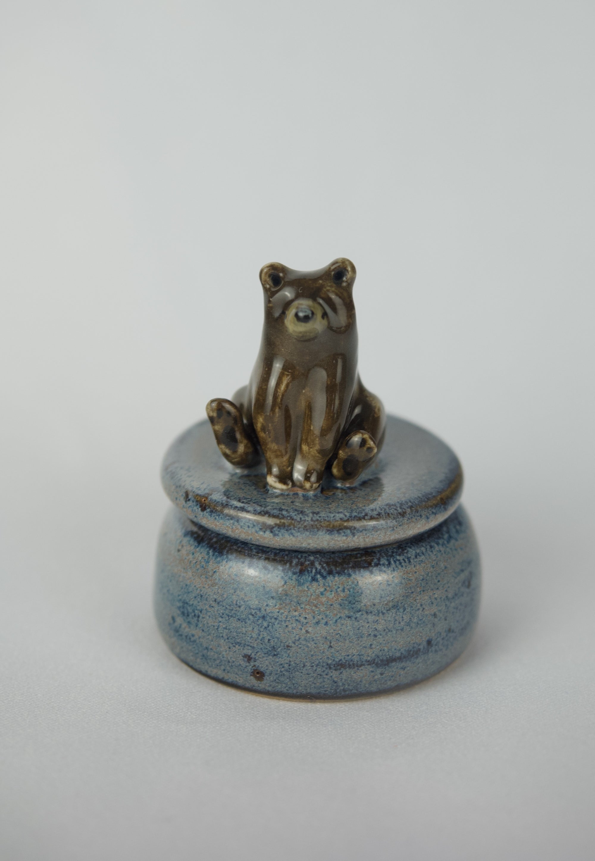 Sitting Brown bear Trinket