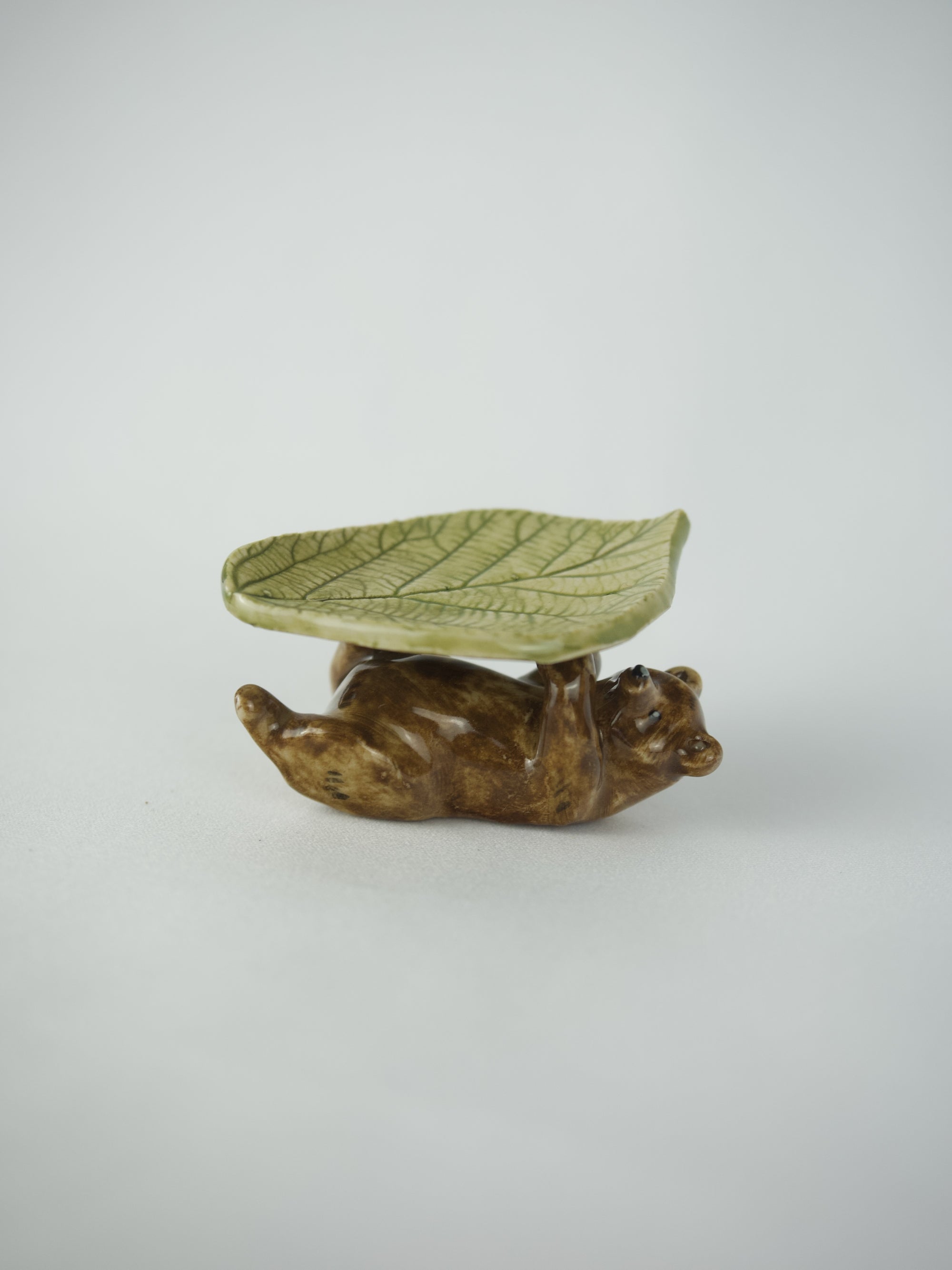 Brown Bear Leaf Ring Holder