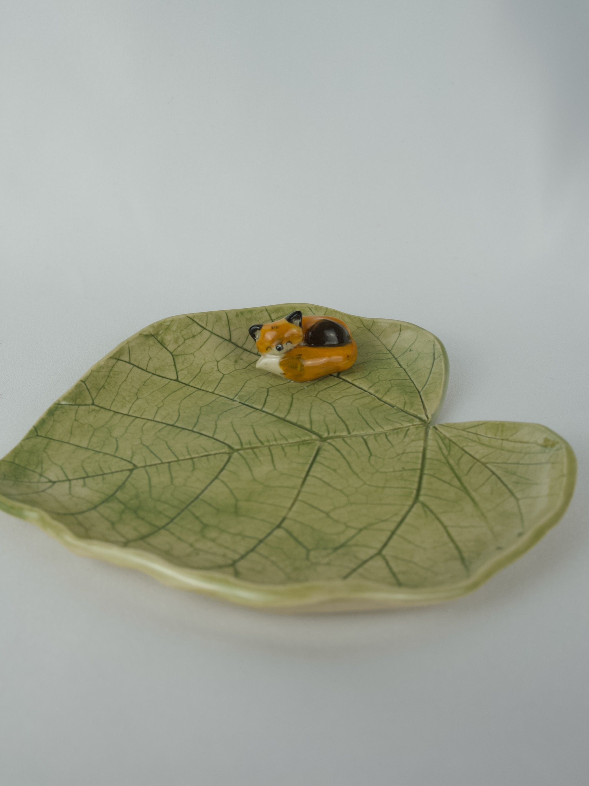 Sleepy Fox Leaf Dish Large