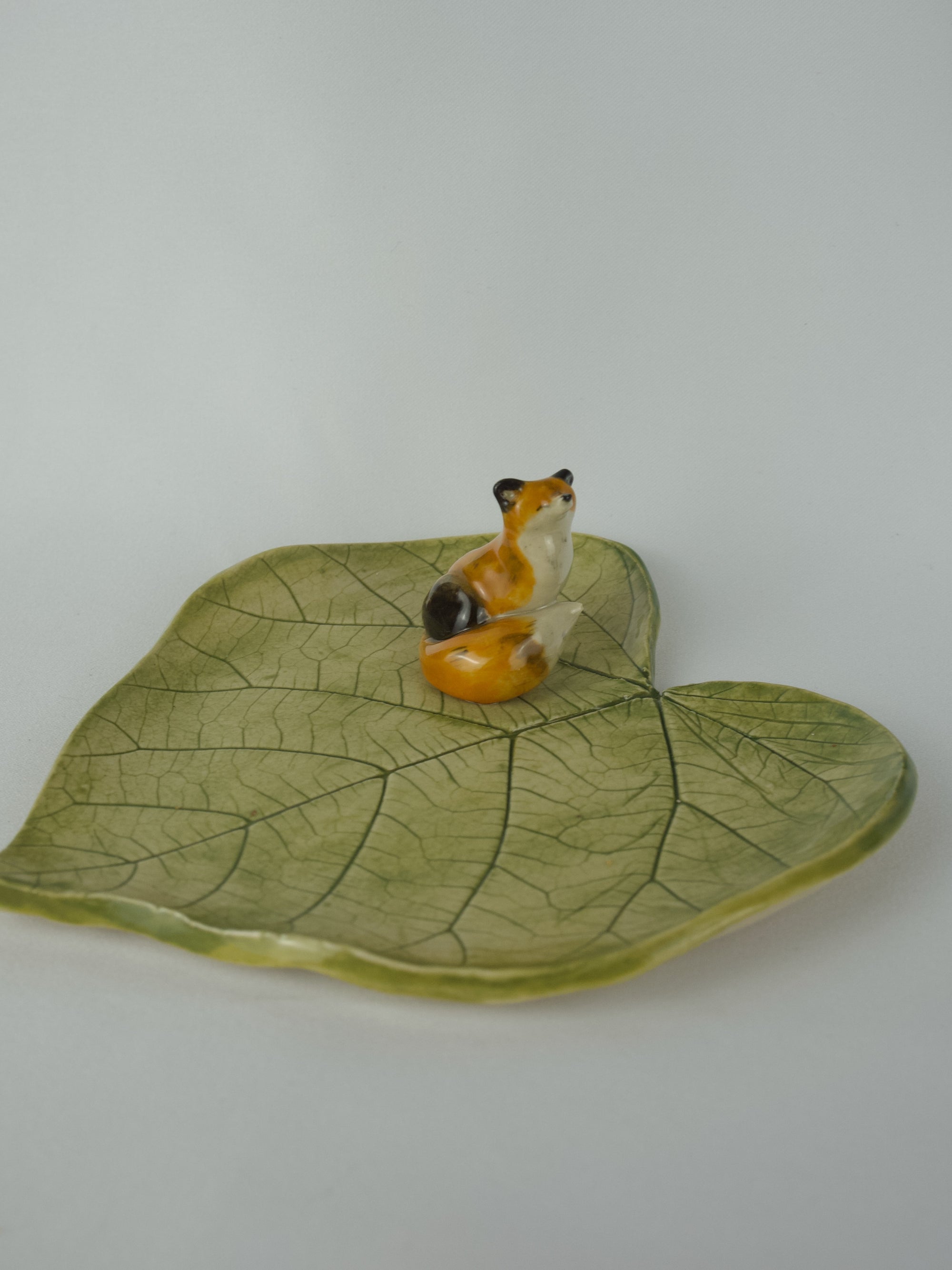 Sitting Fox Large Leaf Dish