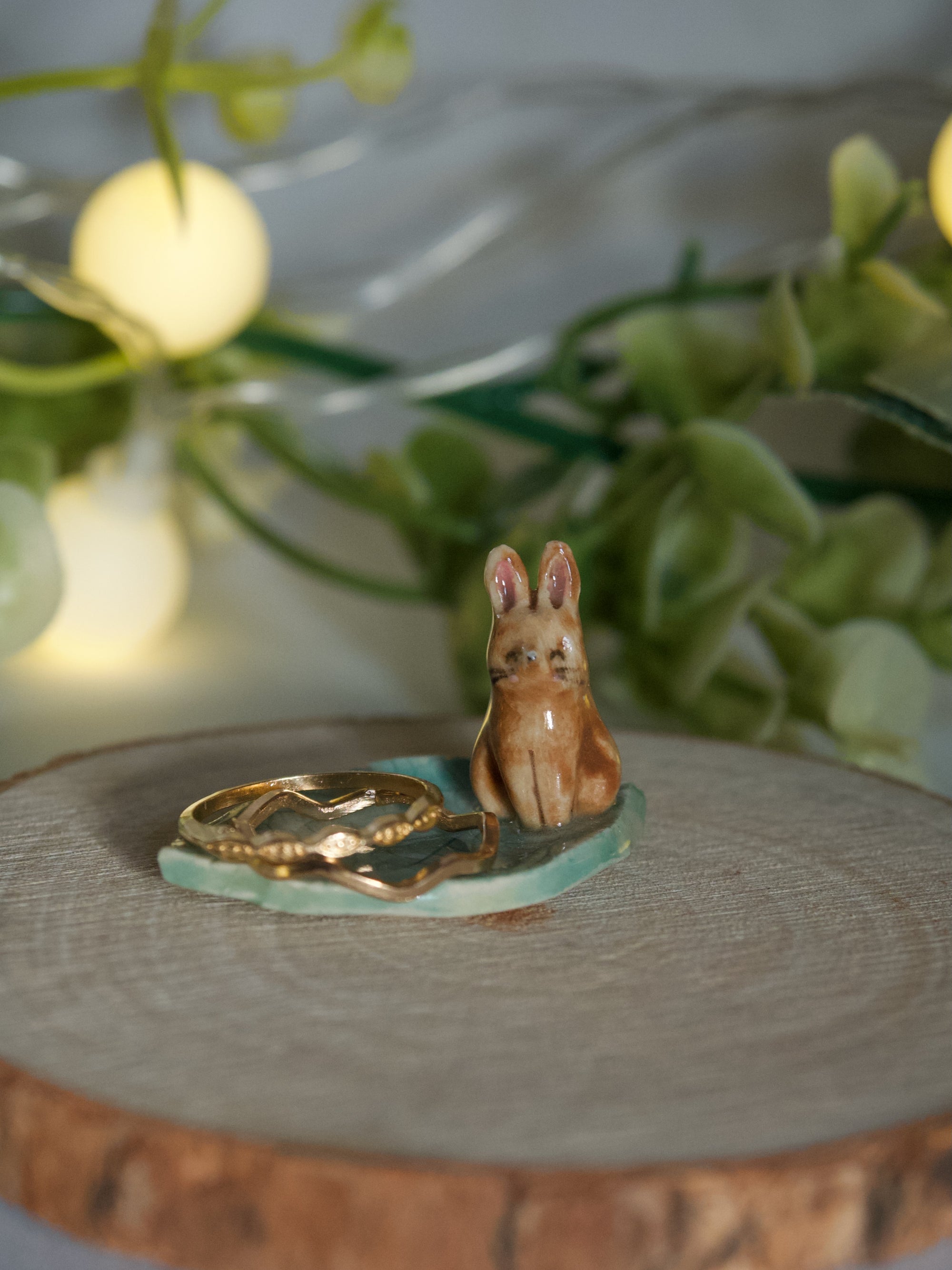 Tiny Sitting Rabbit Ring Dish (4cm length x 2.5cm width)