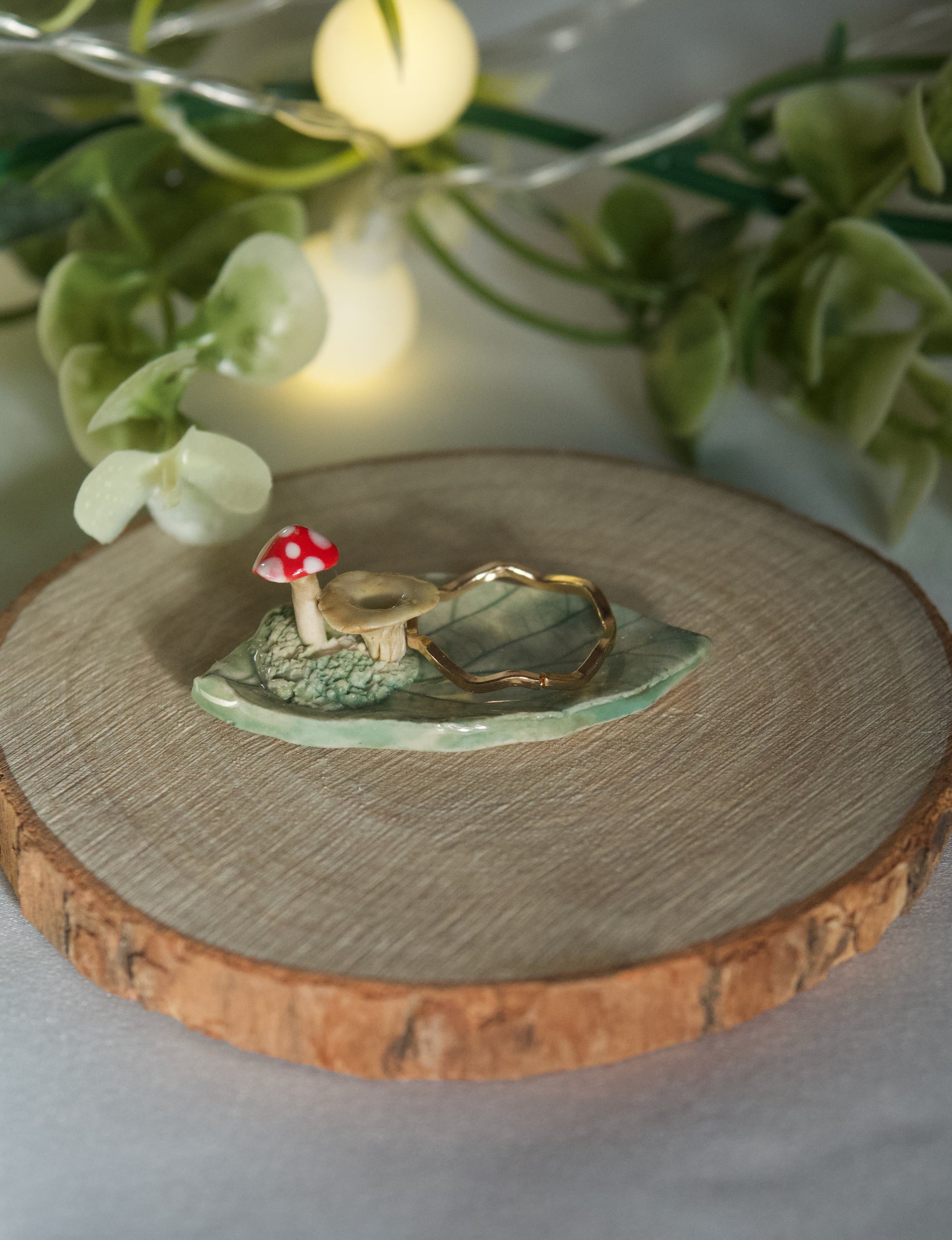 Tiny Red Mushroom Leaf Dish(4cm length x 2.5cm width)