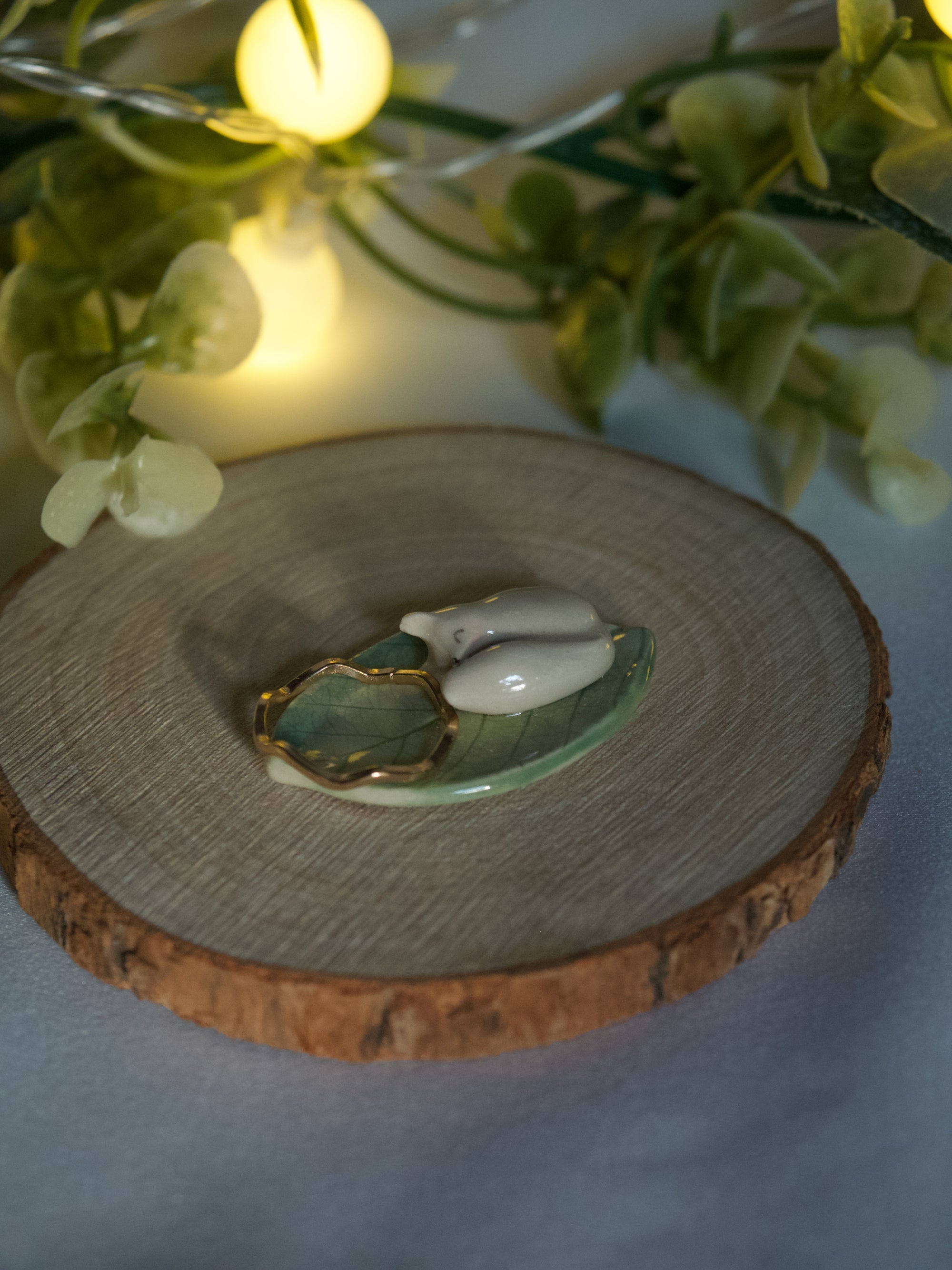 Tiny Snowy Fox Leaf Dish (4cm length x 2.5cm width)