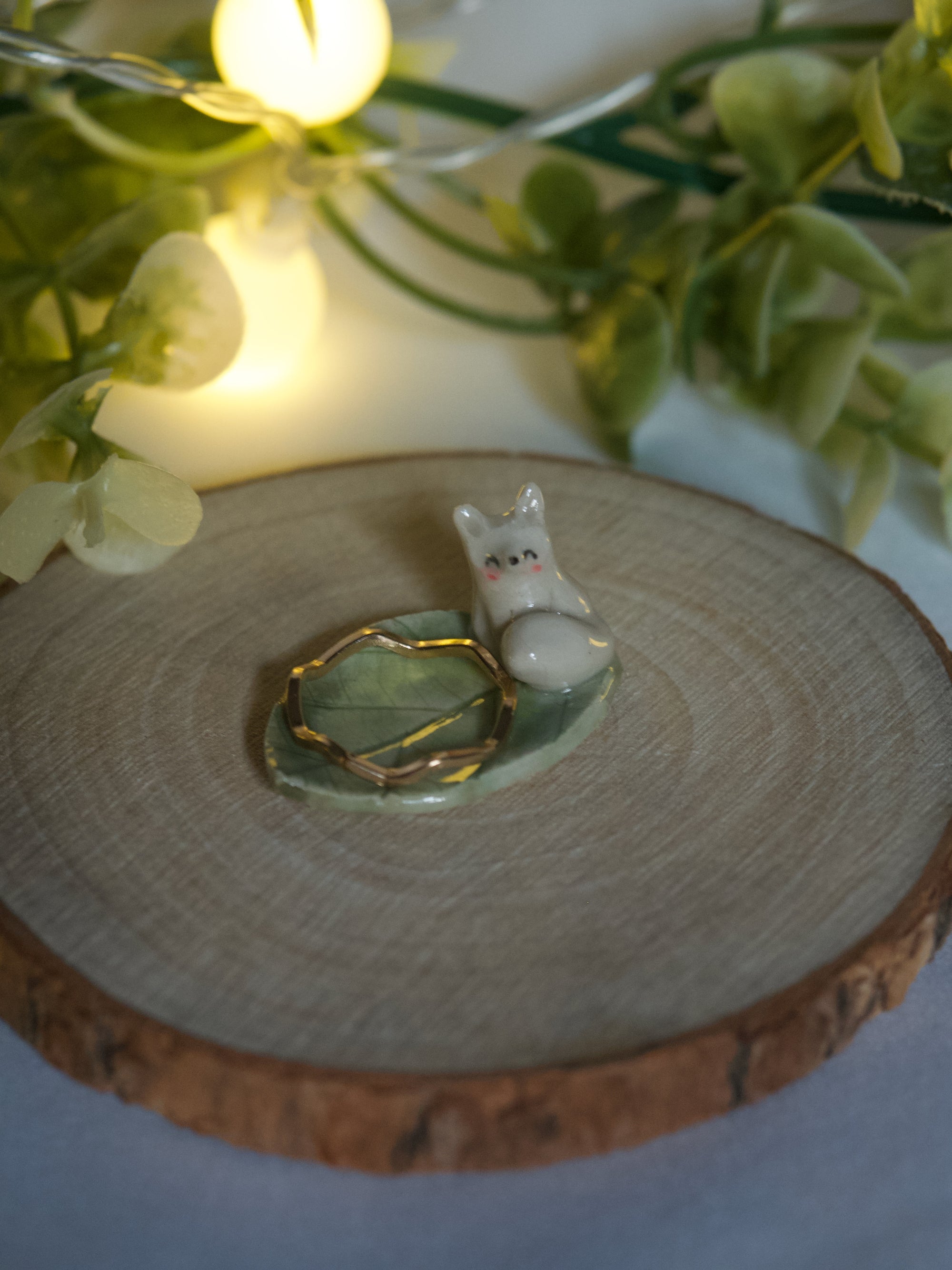 Tiny Sitting Snowy Fox Leaf Dish (4cm length x 2.5cm width)