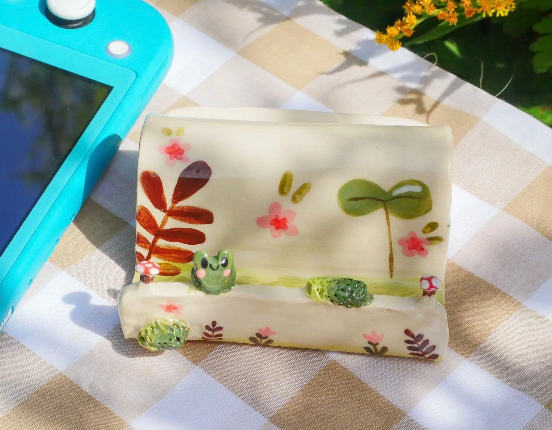 PRE ORDER: Frog Nintendo switch holder ( also suitable for kindles , iPads, phone etc) Mid September Dispatch