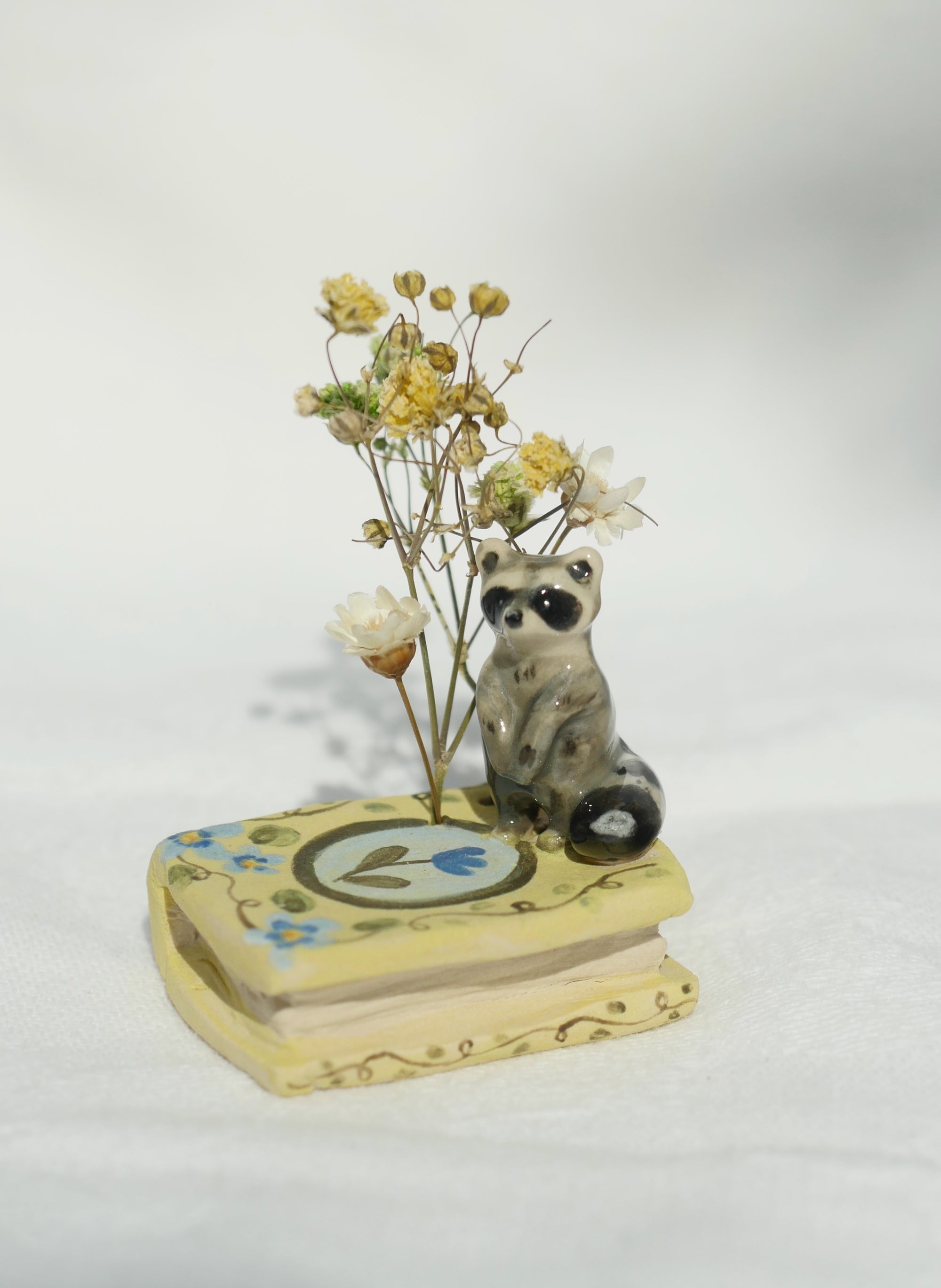 Made to order: Raccoon Book Dried Flower Miniature ( 25th November dispatch)