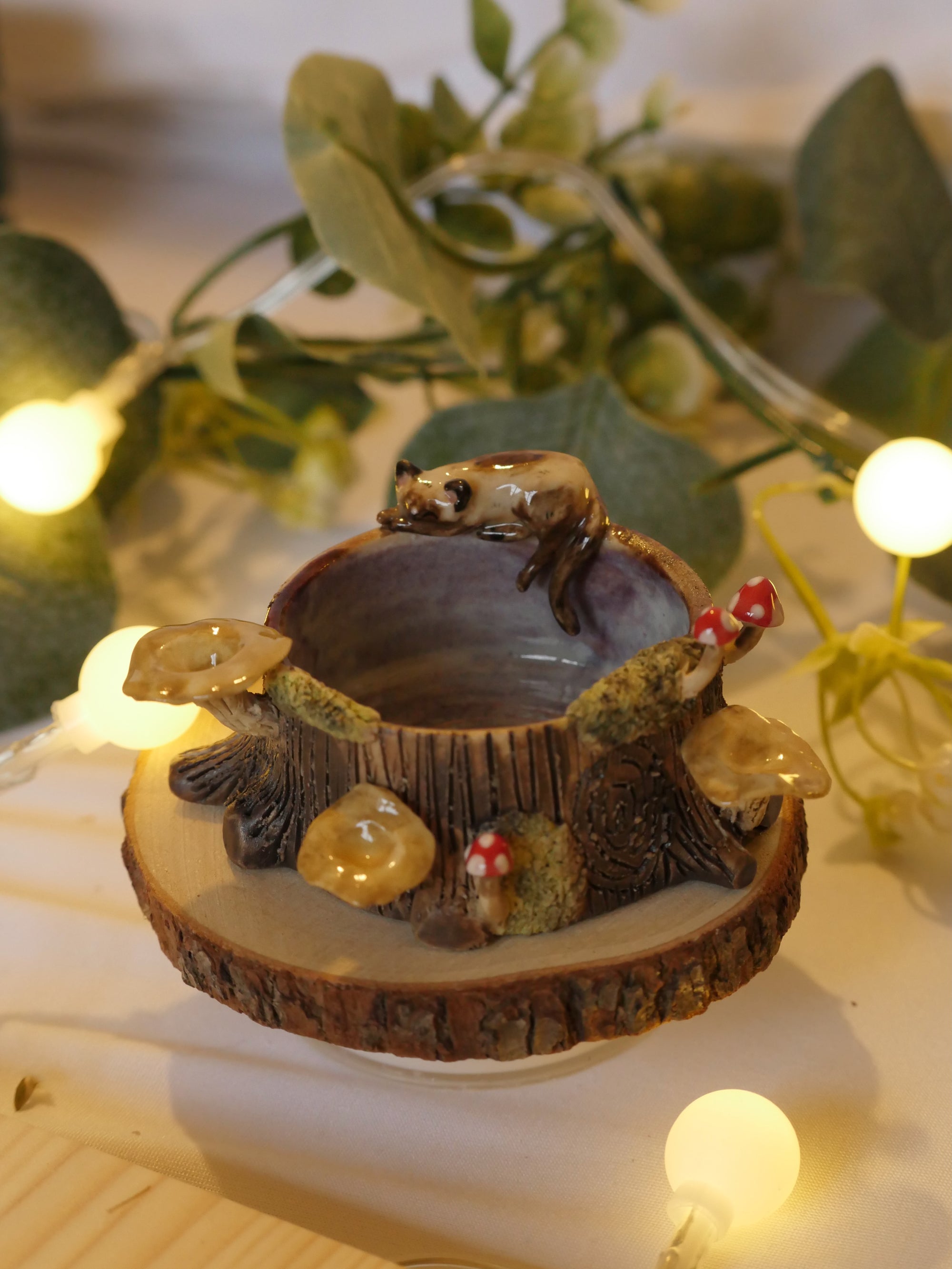 Sleepy Cat Tree stump Dish : 5cm Width 2.5cm Height