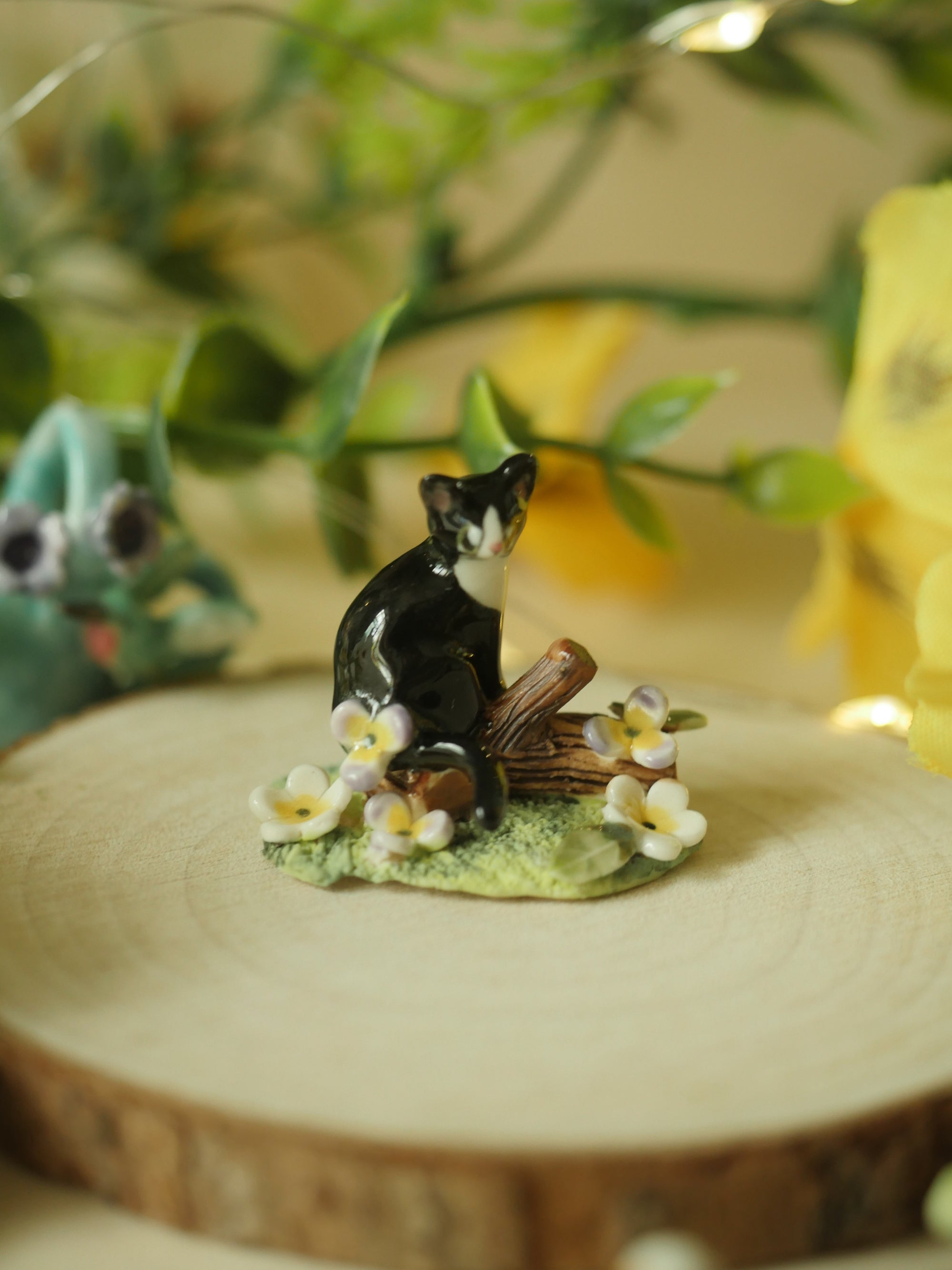 Cat Miniature Sculpture (4cm width)