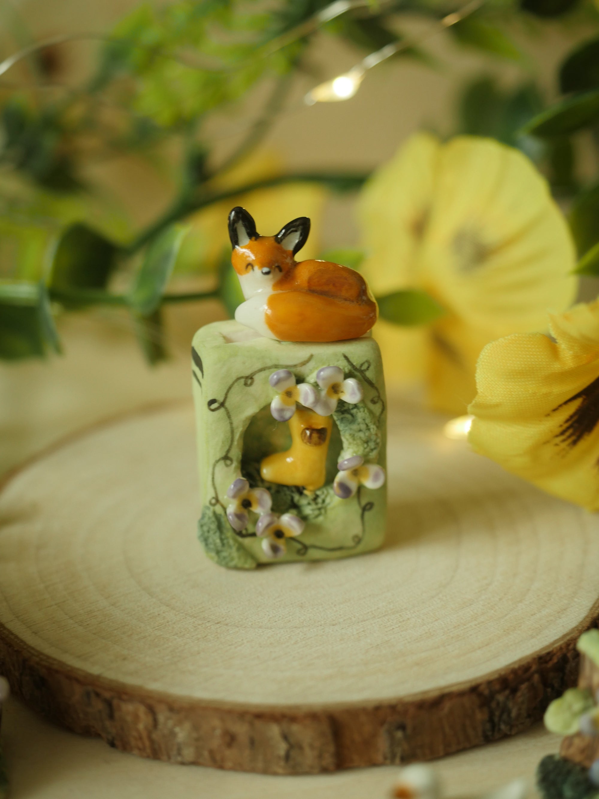 Fox Garden Porcelain Book Sculpture (4cm Height x 3cm Width)
