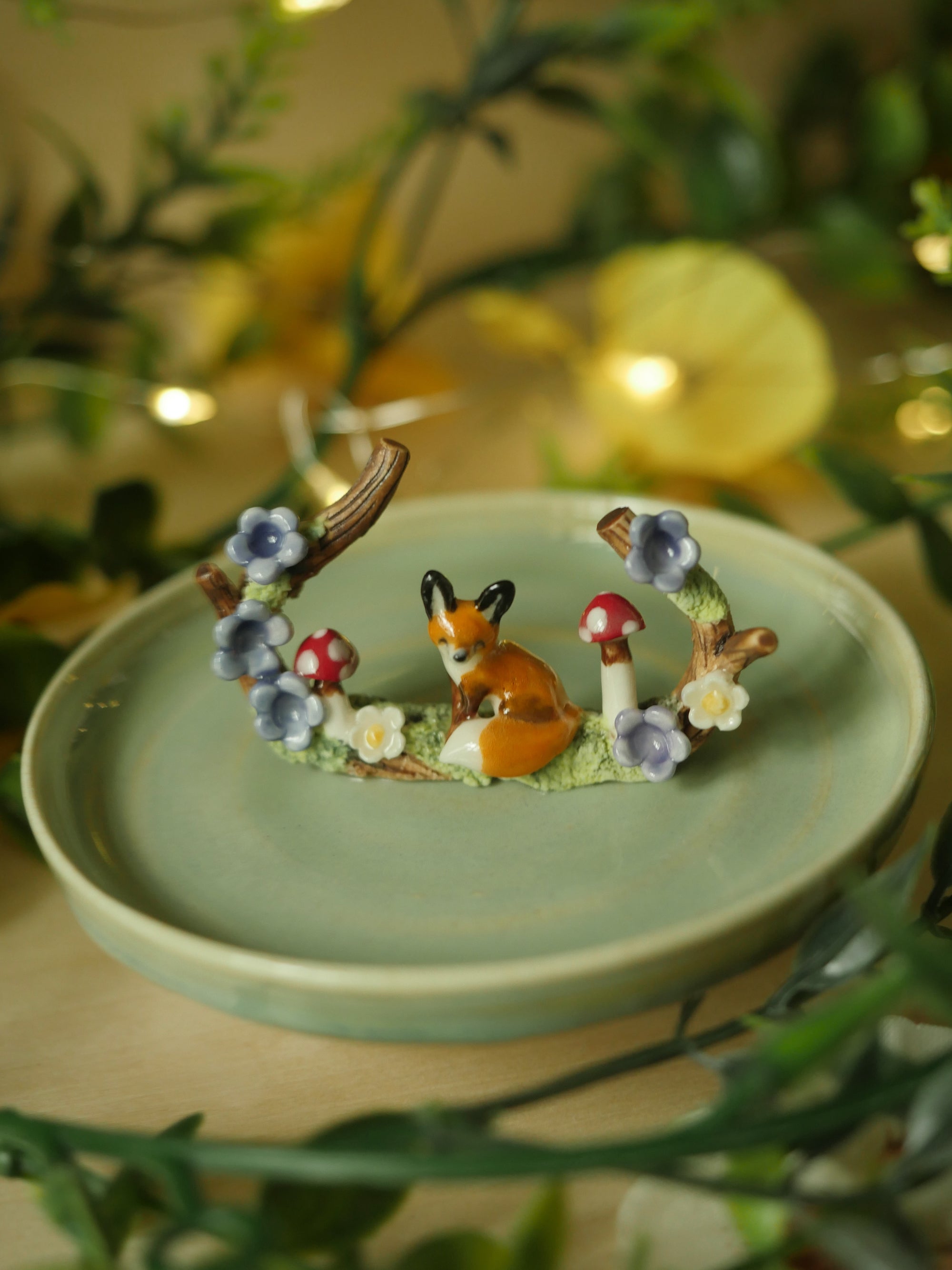 Fox Woodland Dish ( 9cm width ) Discounted due to chip which is smooth from sanding see photos
