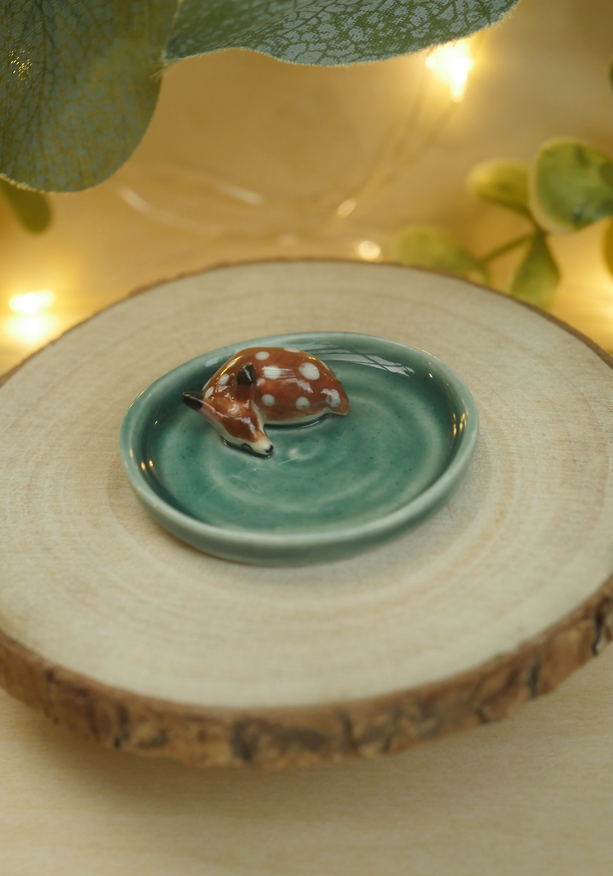 Tiny Deer Dish (colour northern lights) (4.5cm width)
