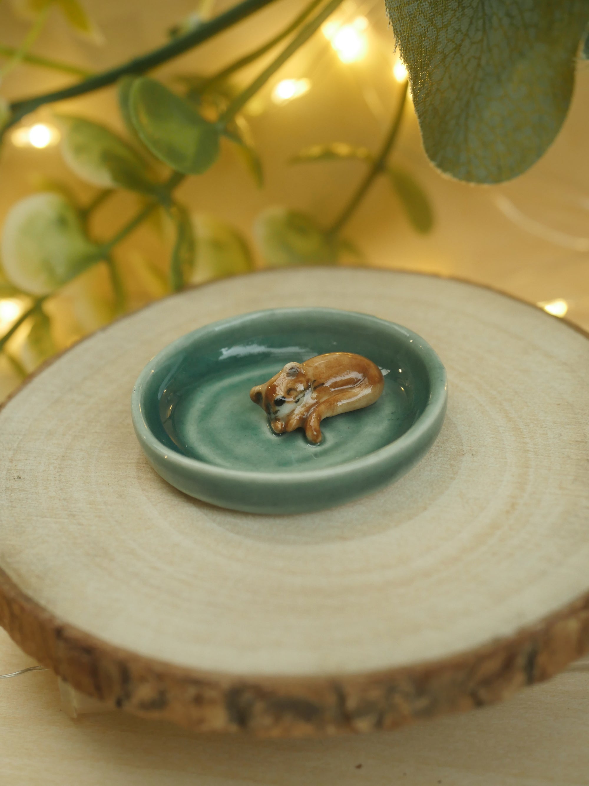 Tiny Otter Dish  (4cm width)