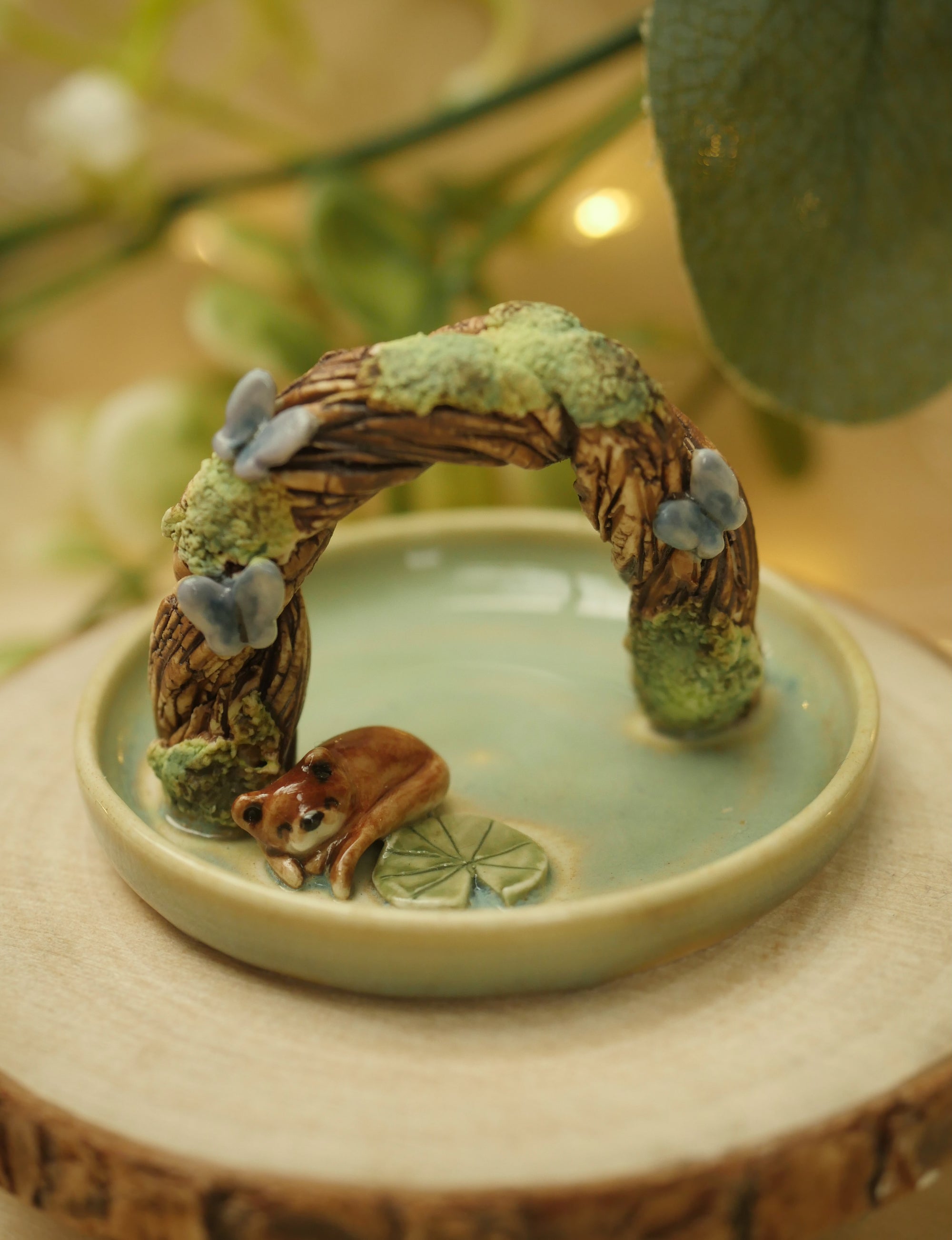 Miniature Otter Archway Dish (6cm width)