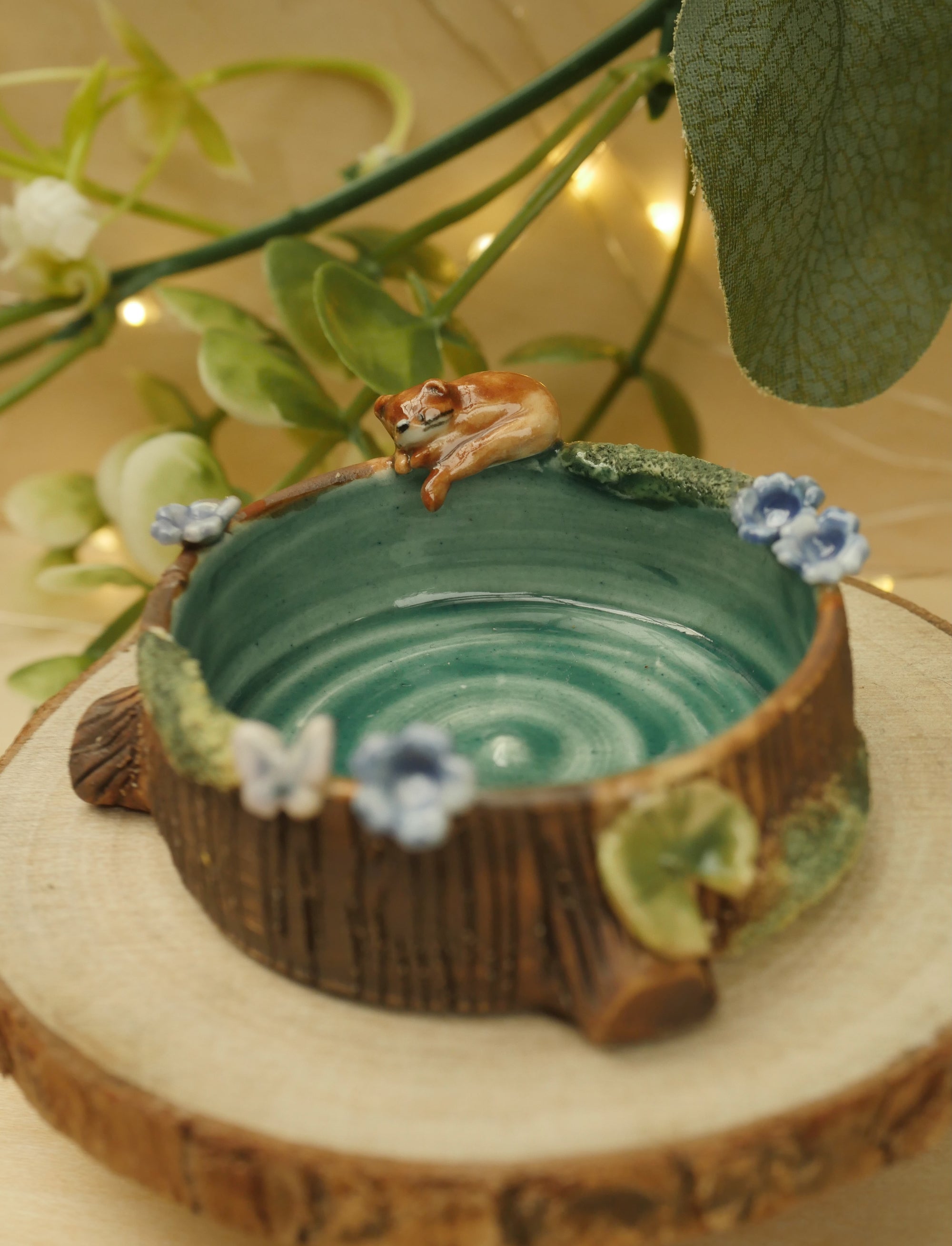 Woodland Otter Vessel (5.5cm width x 2cm height)