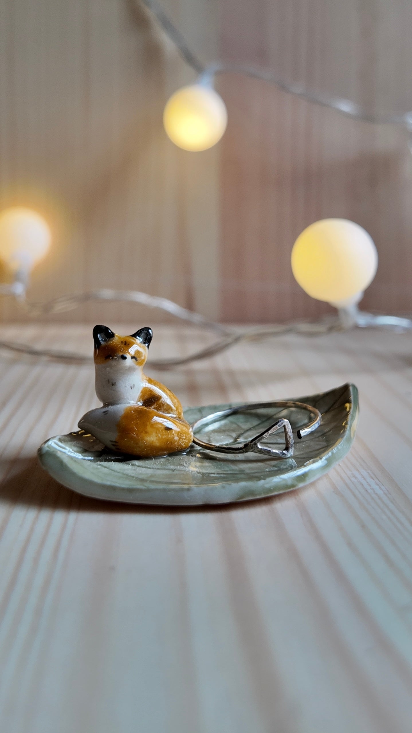 Fox sitting small ring dish