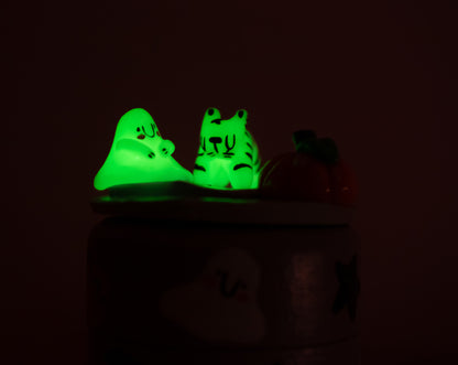 Pot 1: Glow In the Dark - Ghost and Tiger